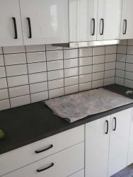Τοποθέτηση πλακιδίων σε κουζίνα στην Αργυρούπολη